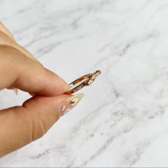 Pandora Sparkling Bow Crystals Ring - Picture 4 of 7